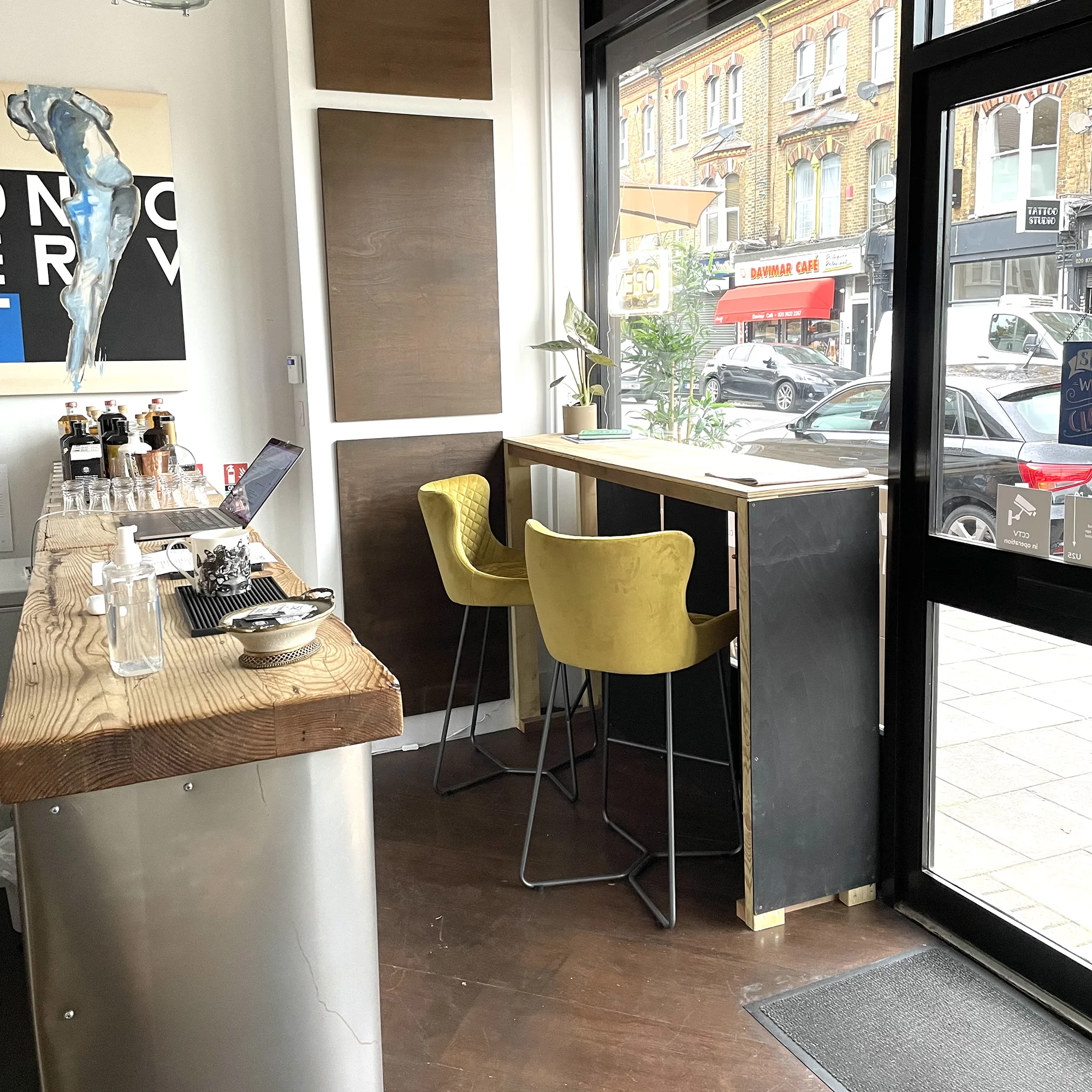 Neatly London Lounge